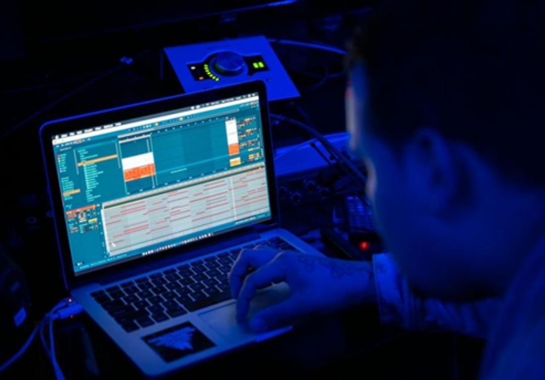 State-of-the-Art Search Technology at Einfolge – Advanced Data Retrieval and Analysis